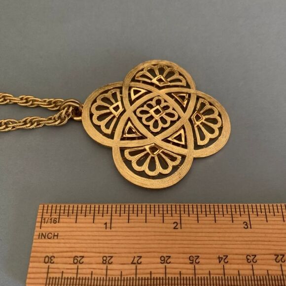 RARE VINTAGE  SIGNED CROWN TRIFARI 27" NECKLACE EXCELLENT CONDITION - Picture 7 of 13